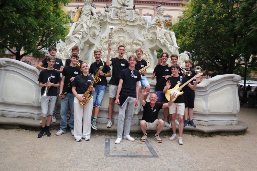Een superleuke band voor jonge ambitieuze muzikanten in de leeftijd van ongeveer 14 tot 17 jaar!