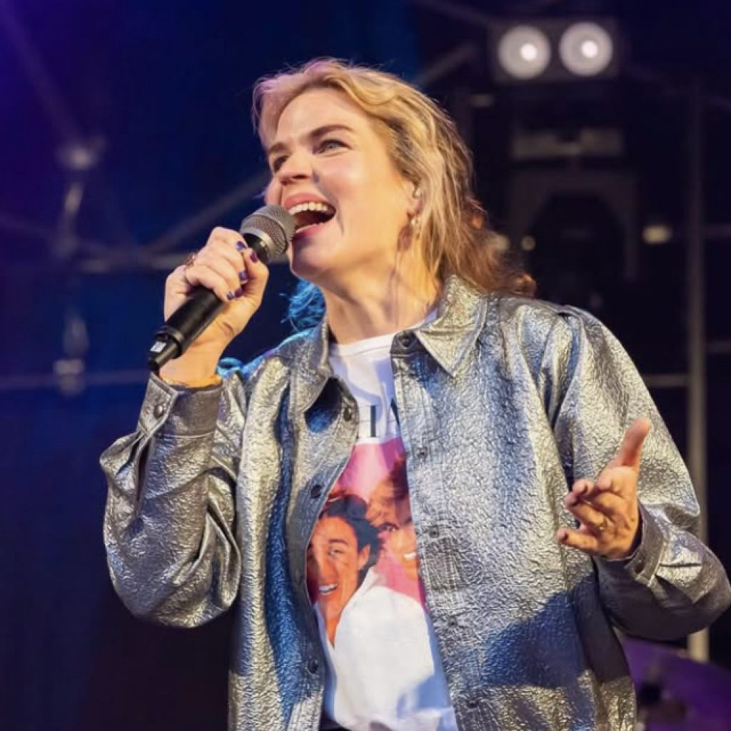 Met solo- en samenzang als uitgangspunt verkennen we techniek, timing, expressie en improvisatie